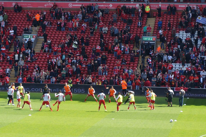 WTT总决赛：孙颖莎4-0横扫长崎美柚，晋级四强将战蒯曼（WTT总决赛：孙颖莎4-0完胜长崎美柚，挺进四强将对阵蒯曼）