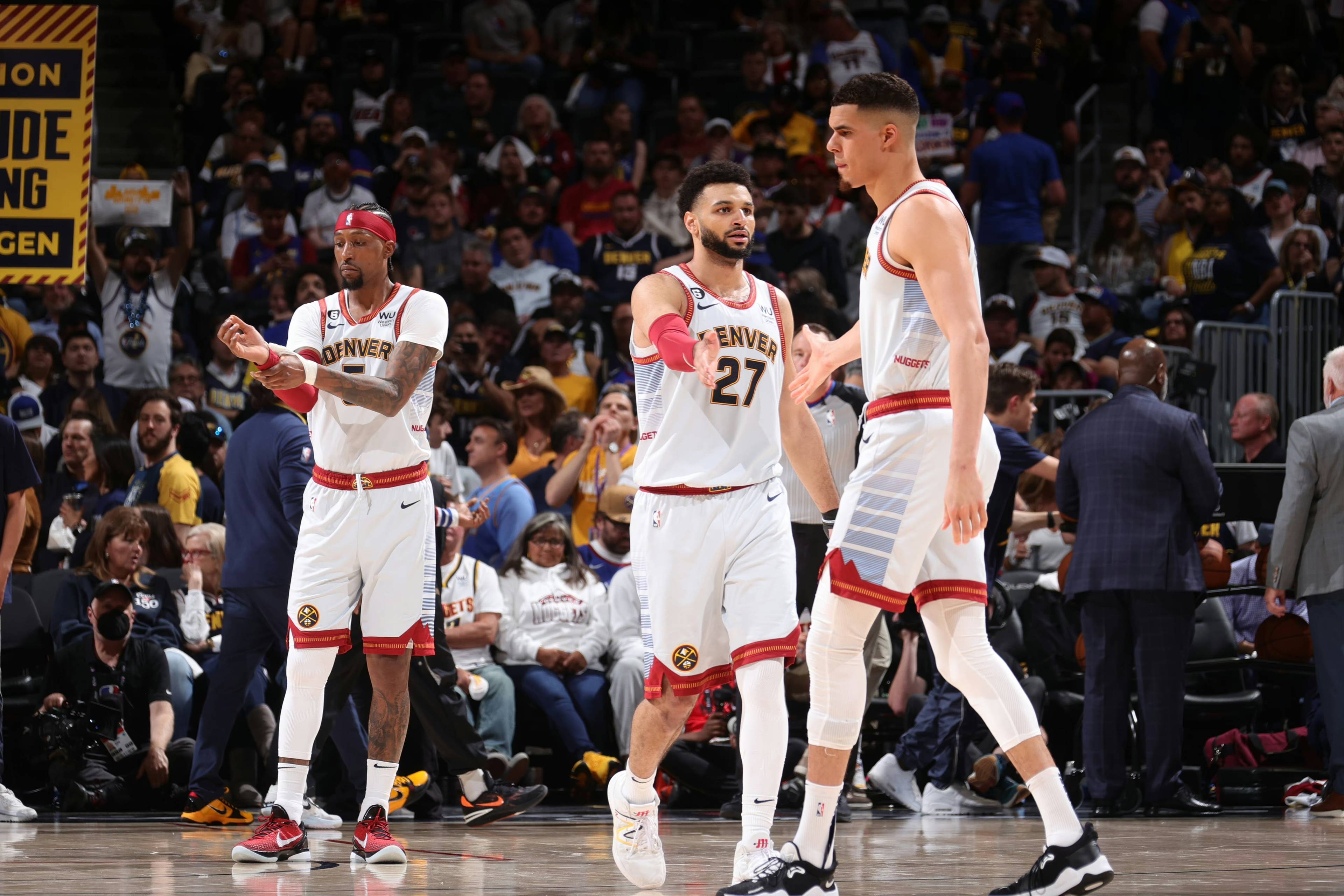 万项：首场比赛给自己打8.5分；开门红的意义相当重大（万项自评首秀8.5分：开门红意义非凡）