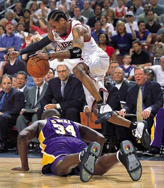 状元大战探花！埃奇库姆26分6篮板力压弗拉格24分4篮板（状元PK探花，埃奇库姆26分6板胜弗拉格24分4板）