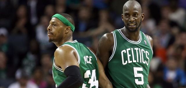 梅西以两次助攻助国际迈阿密首度称霸全美，引发海外球迷热议（梅西两次助攻助力国际迈阿密首夺全美桂冠，海外球迷热议）