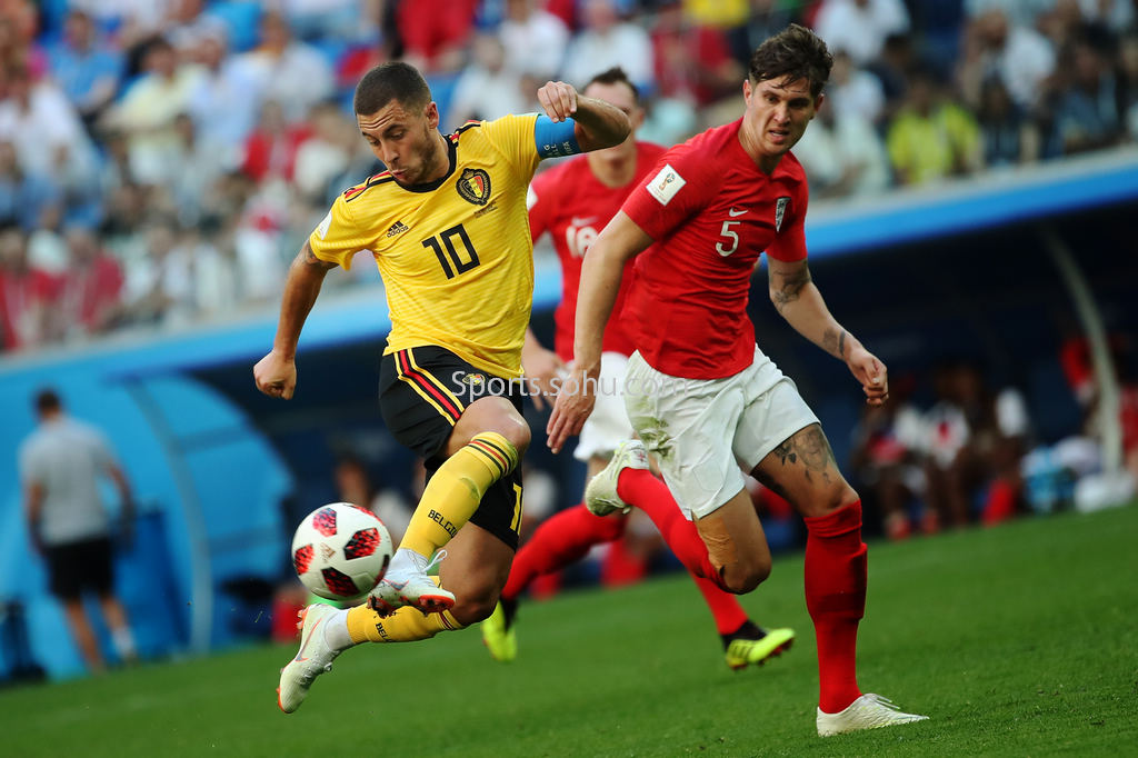 铁树开花，拜仁后卫约纳坦-塔斩获欧冠生涯首球（欧冠处子球到手，拜仁后卫约纳坦-塔终于破荒）