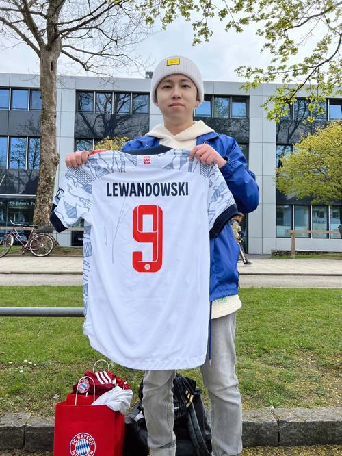 马绍尔半场高效表现，助力球队领先（马绍尔上半场高效发挥，带队取得领先）