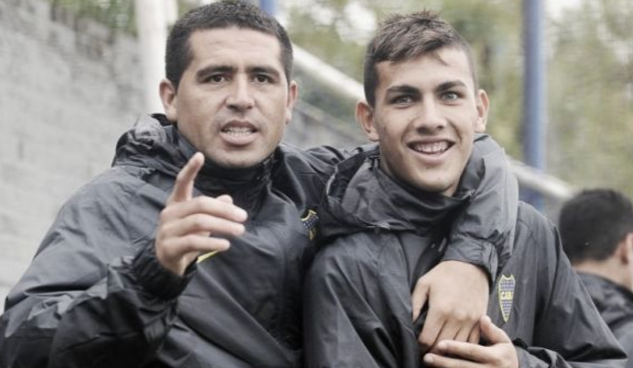 穷追猛打！王奕博助攻赵嘉义打2+1 青岛轰出23-2进攻狂潮（步步紧逼！王奕博妙传赵嘉义打成2+1，青岛掀起23比2进攻风暴）